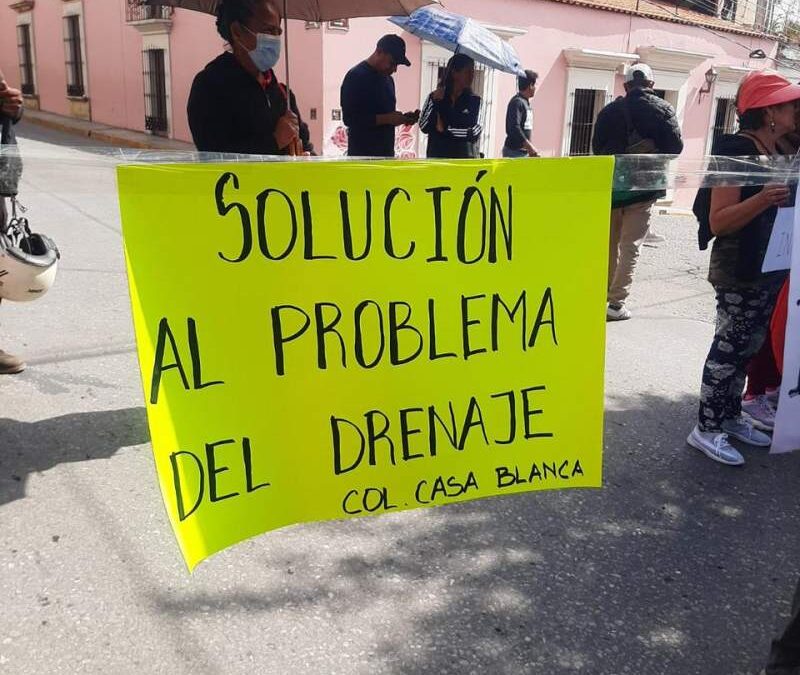 Se registra bloqueo sobre la calle de Crespo
