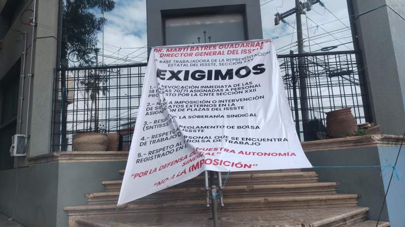 Sigue la protesta de trabajadores del ISSSTE por entrega de plazas a la Sección 22