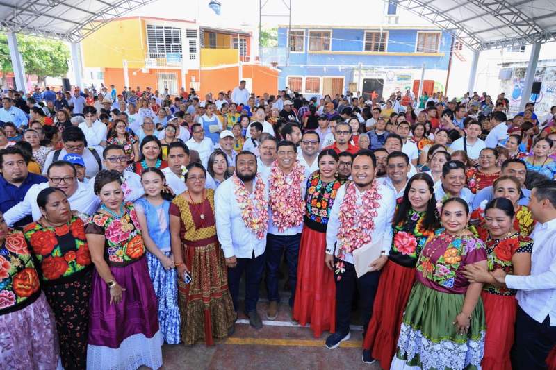 Fortalece Gobierno de Oaxaca la educación en Juchitán de Zaragoza; 141 escuelas recibirán equipamiento