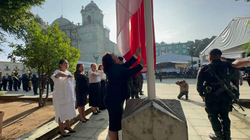 Magistrada presidenta del TSJEO, María Rodríguez llama a la unidad nacional en izamiento de la Bandera