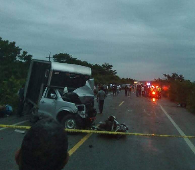 Mueren dos personas en accidente en el Istmo; trasciende que eran autoridades de San Juan Mazatlán Mixes