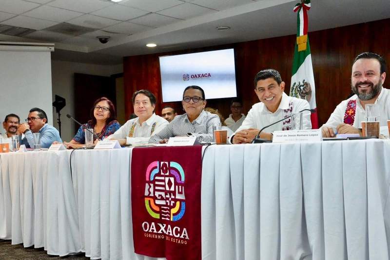 seccion-22-refieren-falta-de-respuestas-en-mesa-tripartita