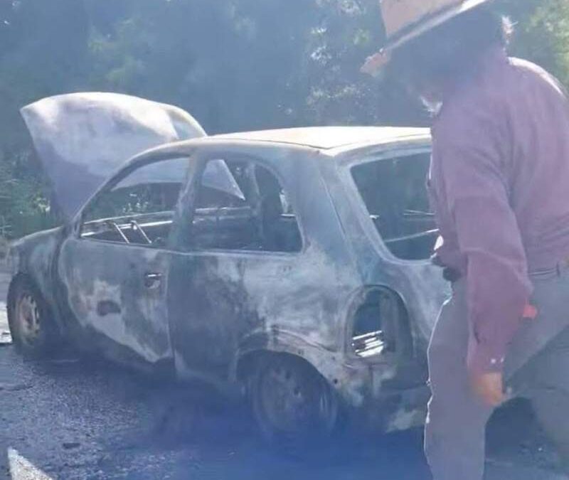 Solo daño materiales deja incendio de un vehículo en carretera del Istmo