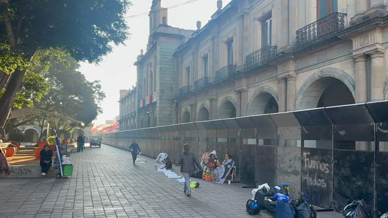 amanece-vallado-el-palacio-de-gobierno-en-oaxaca