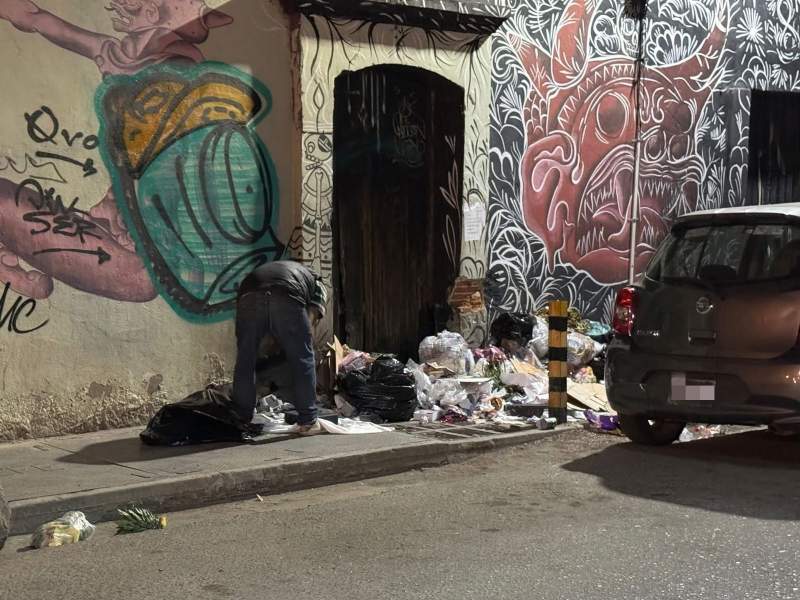 Dejan gran cantidad de basura en calles de la capital; vecinos piden atención