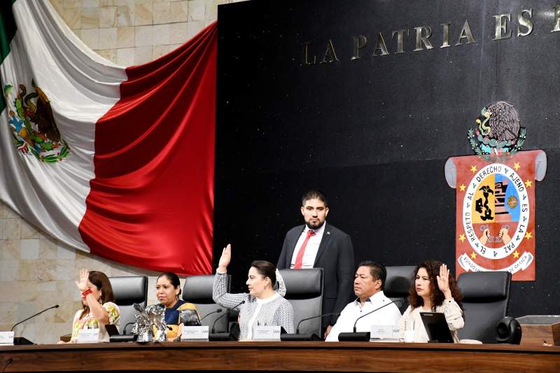 inscriben-en-el-muro-de-honor-del-congreso-de-oaxaca-nombre-de-demetrio-vallejo-martinez