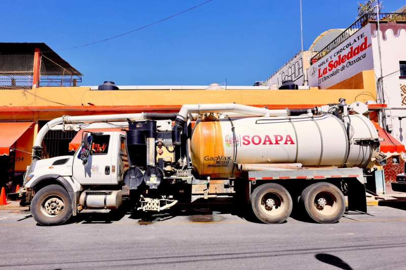 Municipio de Oaxaca de Juárez refuerza acciones de desazolve en el Mercado 20 de Noviembre