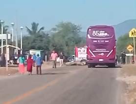 Pobladores bloquean paso sobre la 190 a la altura de Jalapa del Marqués