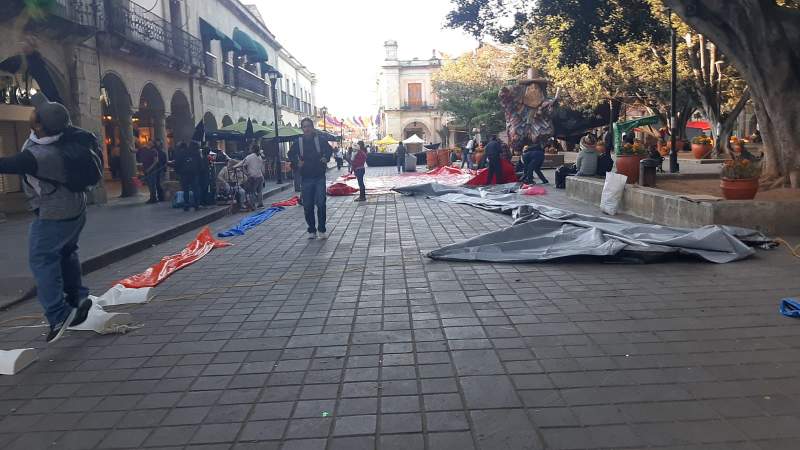 se-instalan-maestros-en-el-zocalo-de-oaxaca