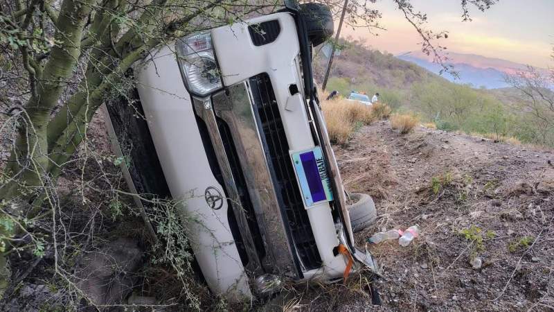 vuelca-urvan-a-la-altura-de-cuicatlan-y-deja-varios-heridos