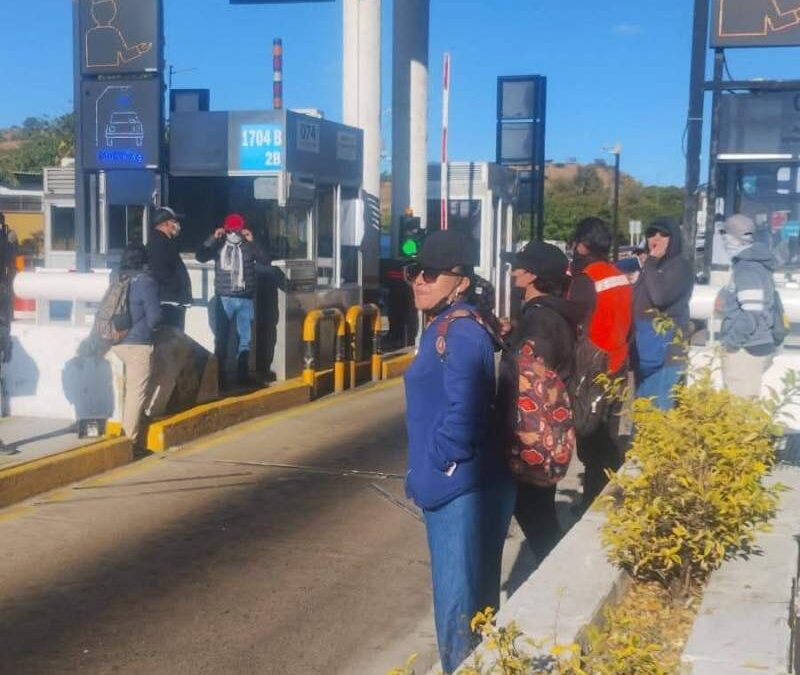 Burócratas toman la Caseta de Huitzo y exigen derogación del decreto 24