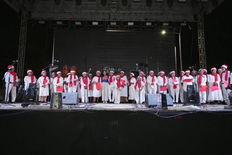 ¡La Navidad ilumina a Xoxocotlán! Encienden árbol navideño