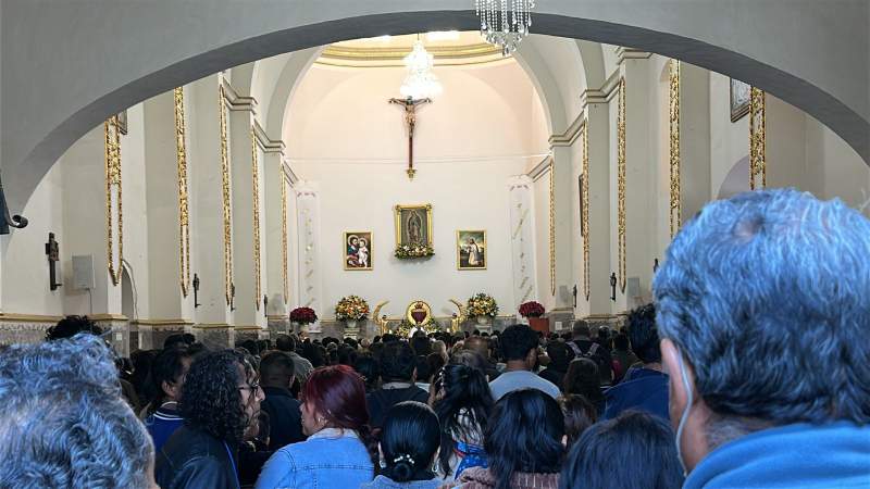 Oaxaqueños celebran a la virgen de Guadalupe