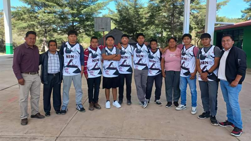 Obsequia Fundación #Nino, uniformes a jóvenes deportistas