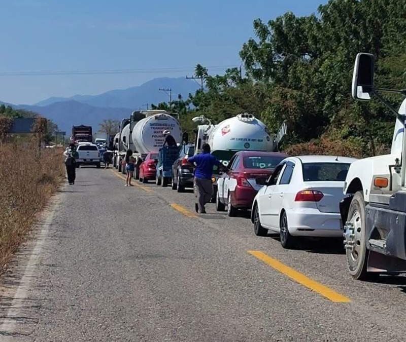 Bloqueo carretero en Morro Mazatán: Cortan comunicación entre el Istmo y la Costa