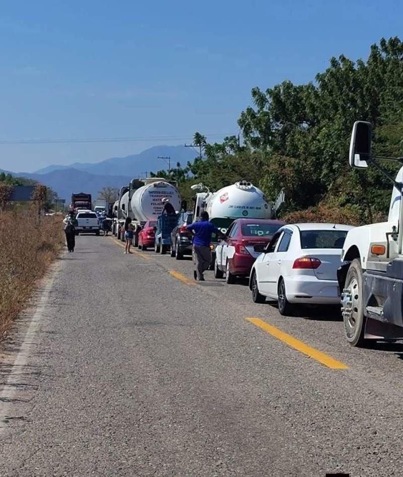 bloqueo-carretero-en-morro-mazatan-cortan-comunicacion-entre-el-istmo-y-la-costa