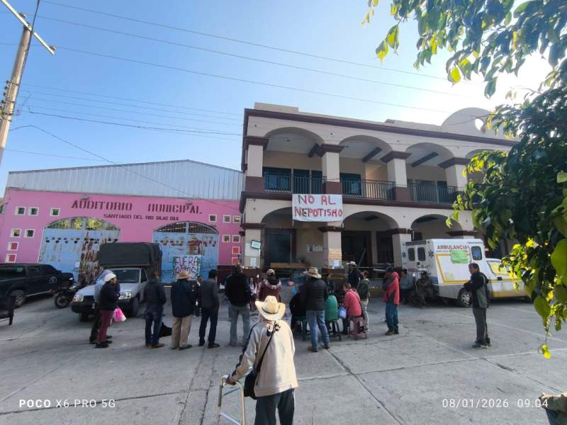 Se mantiene tomado el Palacio Municipal de Santiago del Río por conflicto electoral