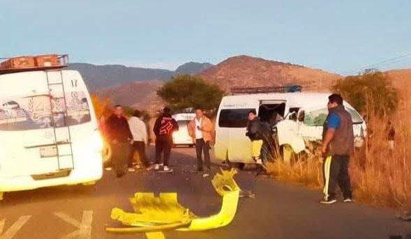 Se registra fuerte accidente en Santa Ana Tlapacoyan; se reportan varias personas lesionadas