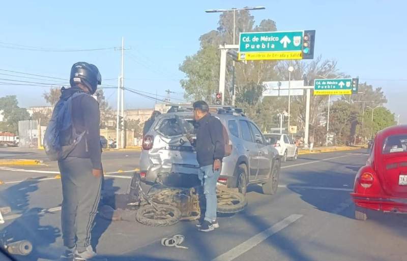 Se registra fuerte choque a la altura de la terminal del Binni Bus en Pueblo Nuevo