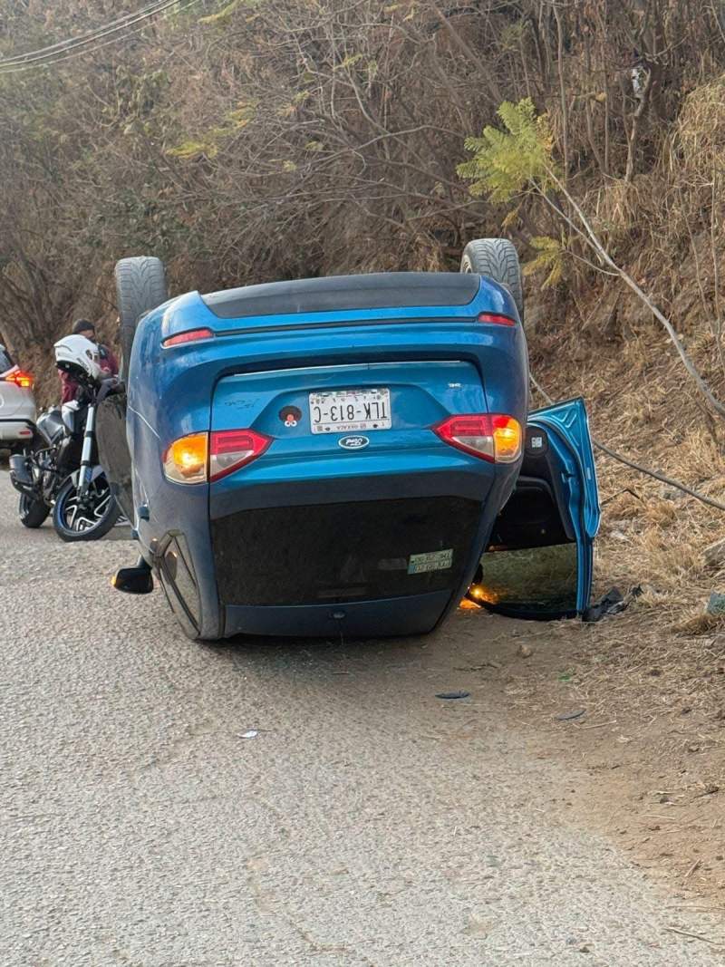 se-registra-volcadura-cerca-de-las-caballerizas-en-la-capital