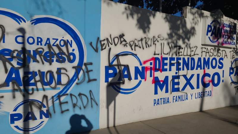 Vandalizan sede del PAN en Oaxaca con consignas contra la dirigencia