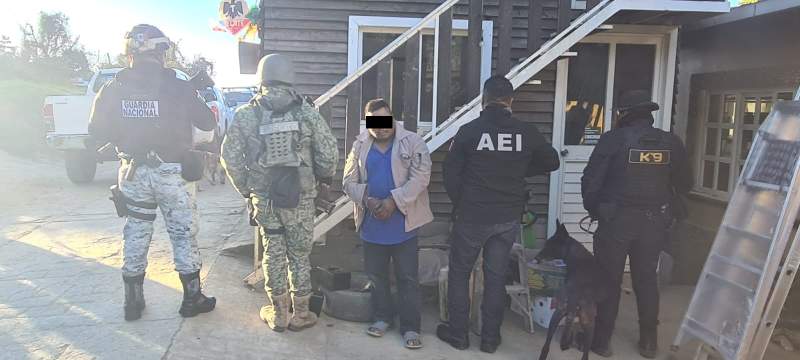 Cateo en punto de narcomenudeo en la Sierra Norte, detienen a una persona y aseguran dosis de droga