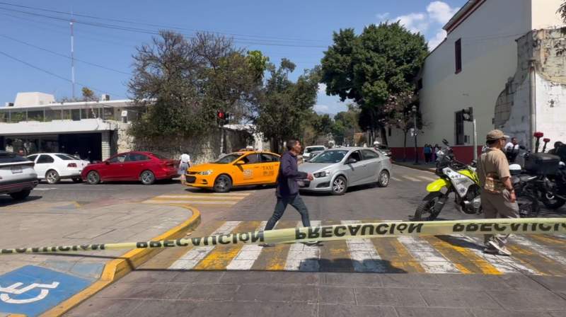 Comerciantes bloquean sobre Av. Juárez en la Ciudad de Oaxaca