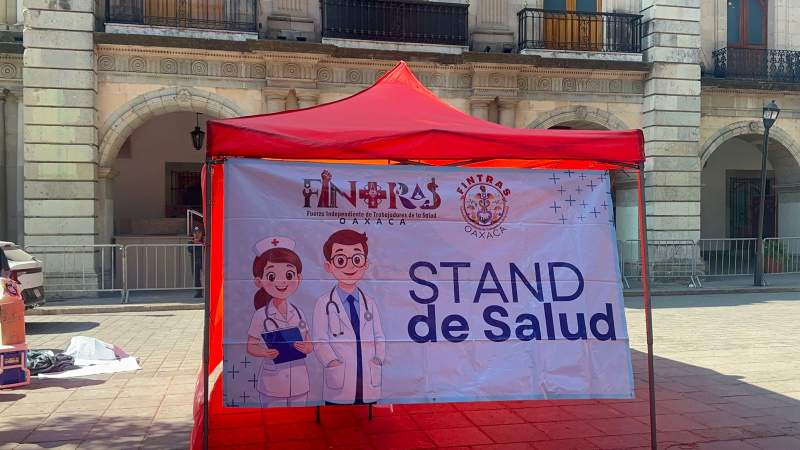 Integrantes de FINTRAS se concentran frente al Palacio de Gobierno