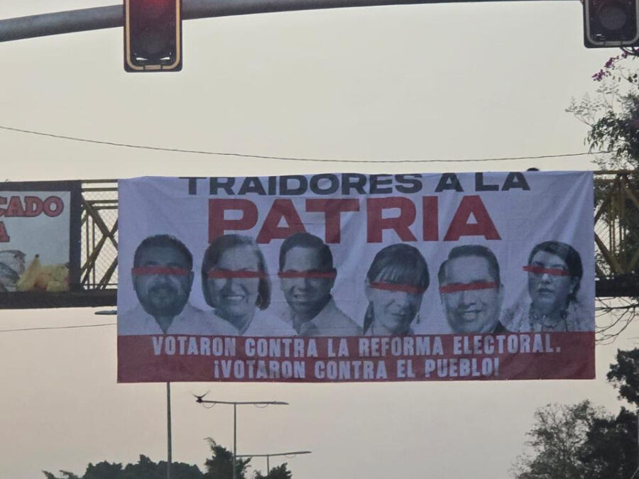 Llaman traidores a la patria a diputados que votaron en contra de la Reforma Electoral.