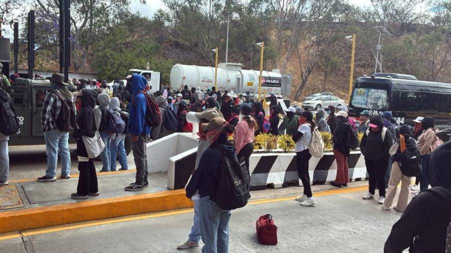 normalistas-toman-la-caseta-de-huitzo-69c8152f0fedf