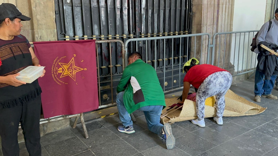 retiran-organizaciones-vallas-metalicas-del-palacio-de-gobierno-69b86ed6ac71a