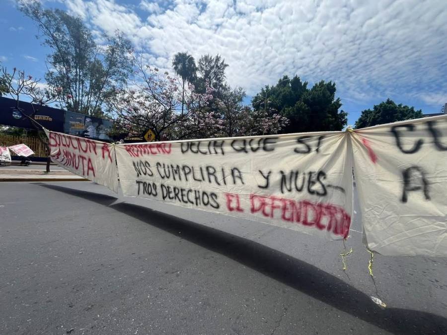 Retoma STEUABJO bloqueo sobre Avenida Universidad