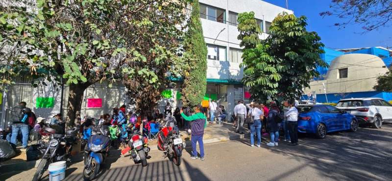 Trabajadores mantienen la toma del IEBO en Oaxaca